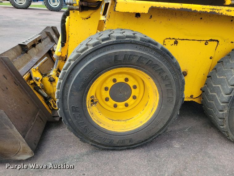 image for item DN4094 1999 Gehl 5635DX  skid steer loader