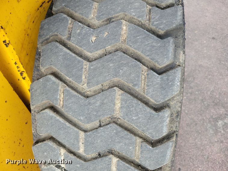 image for item DN4094 1999 Gehl 5635DX  skid steer loader