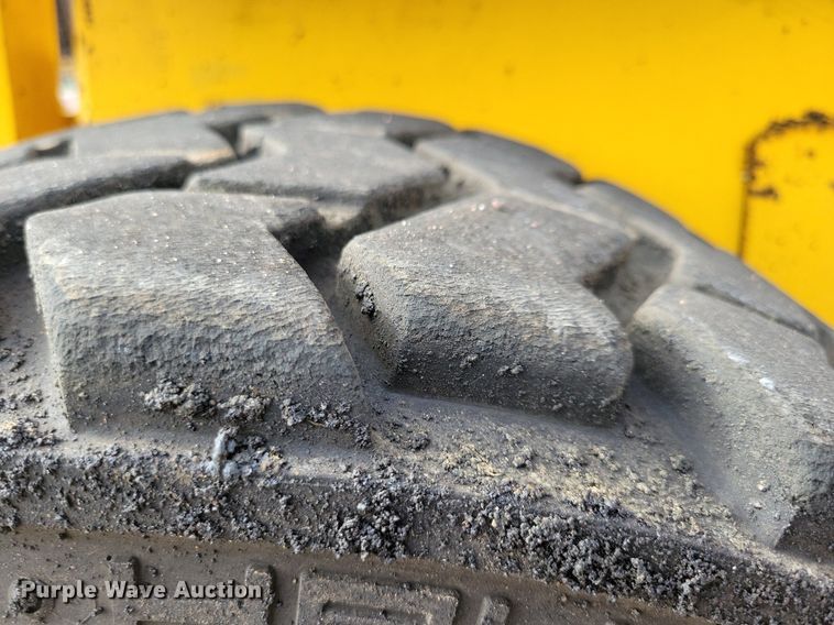 image for item DN4094 1999 Gehl 5635DX  skid steer loader