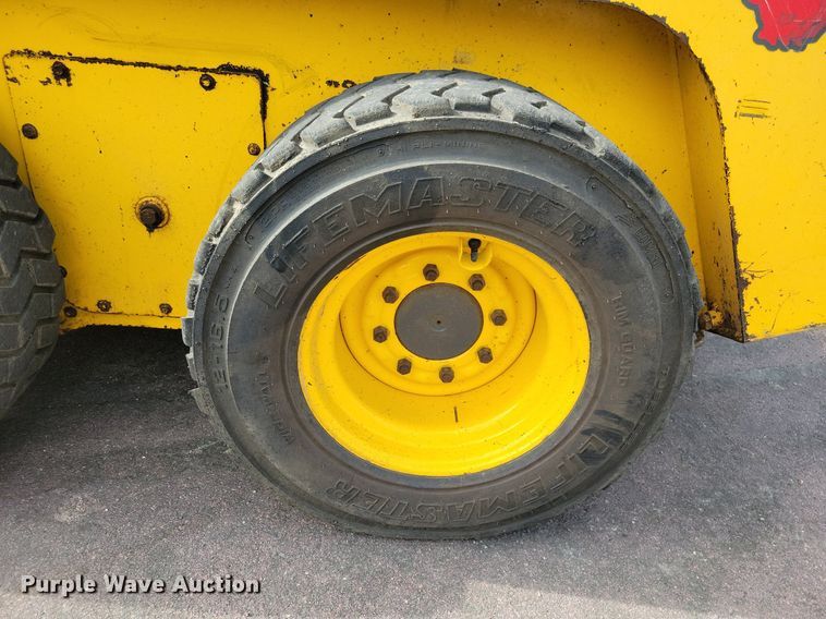 image for item DN4094 1999 Gehl 5635DX  skid steer loader