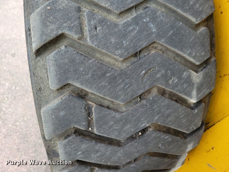 image for item DN4094 1999 Gehl 5635DX  skid steer loader