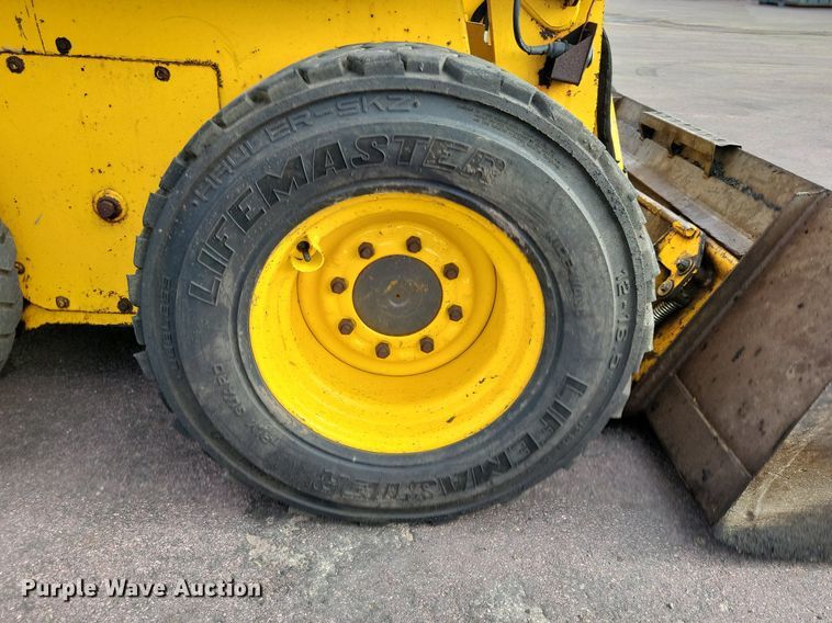 image for item DN4094 1999 Gehl 5635DX  skid steer loader