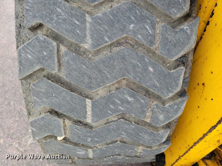 image for item DN4094 1999 Gehl 5635DX  skid steer loader