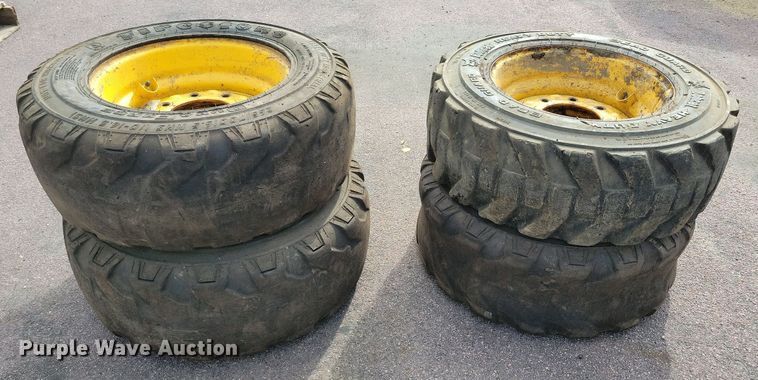 image for item DN4094 1999 Gehl 5635DX  skid steer loader