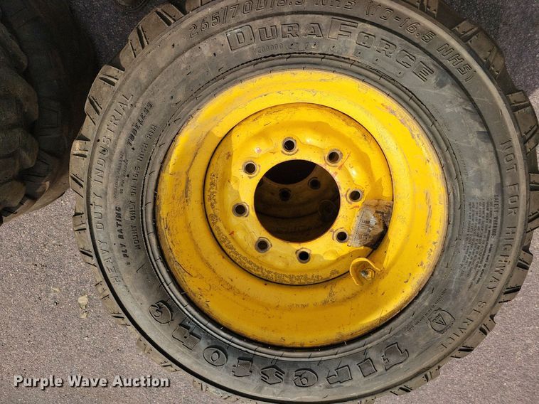 image for item DN4094 1999 Gehl 5635DX  skid steer loader