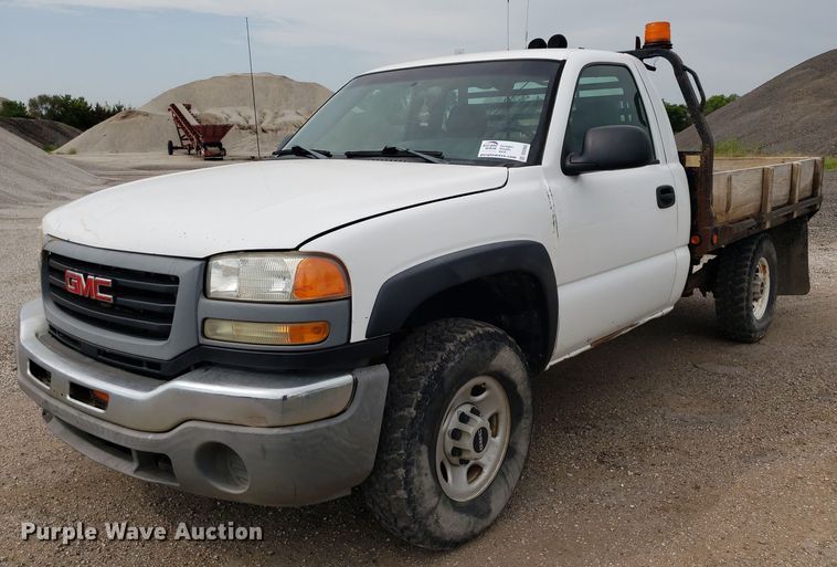 image for item DO2943 2006 GMC 2500HD  flatbed pickup truck