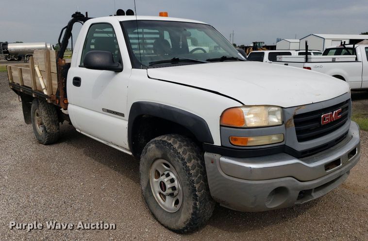image for item DO2943 2006 GMC 2500HD  flatbed pickup truck