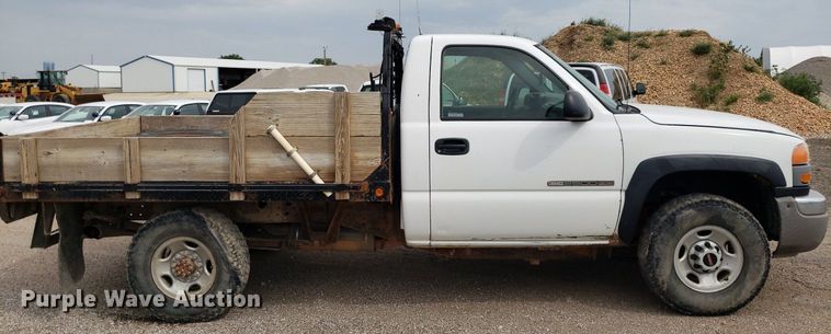 image for item DO2943 2006 GMC 2500HD  flatbed pickup truck