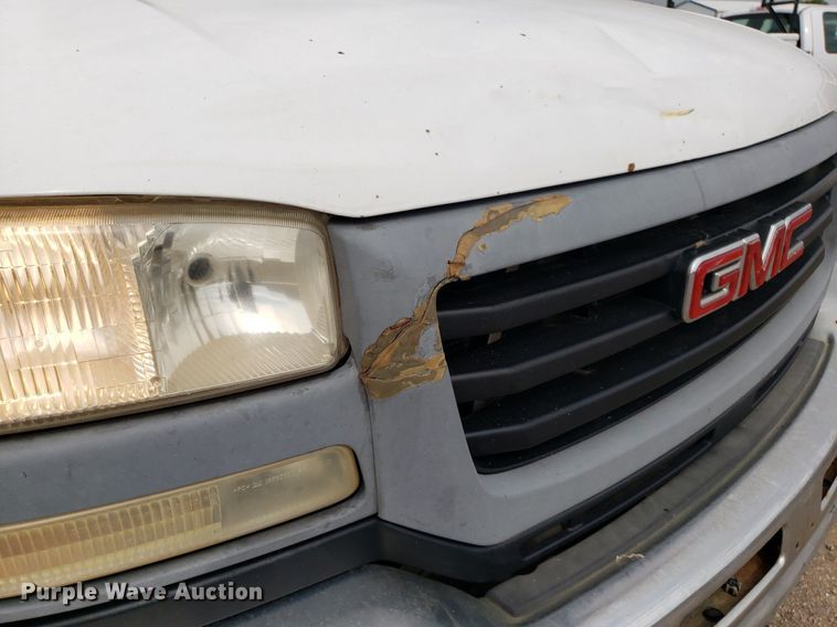 image for item DO2943 2006 GMC 2500HD  flatbed pickup truck