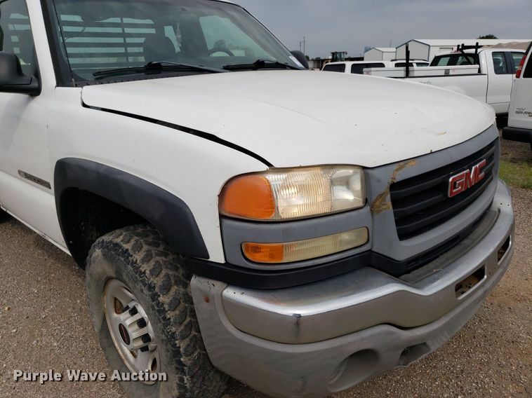 image for item DO2943 2006 GMC 2500HD  flatbed pickup truck