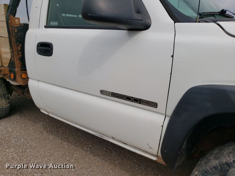 image for item DO2943 2006 GMC 2500HD  flatbed pickup truck