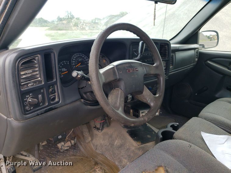 image for item DO2943 2006 GMC 2500HD  flatbed pickup truck