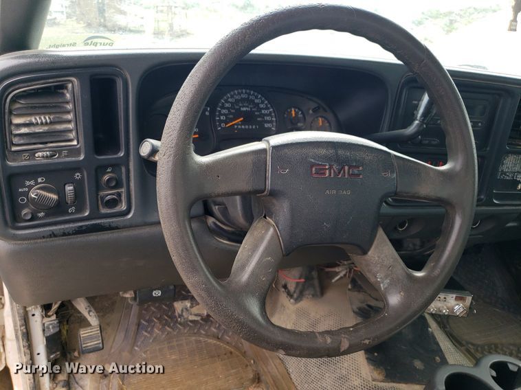 image for item DO2943 2006 GMC 2500HD  flatbed pickup truck