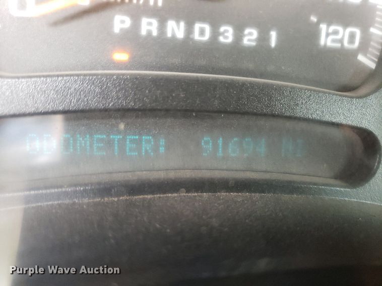 image for item DO2943 2006 GMC 2500HD  flatbed pickup truck