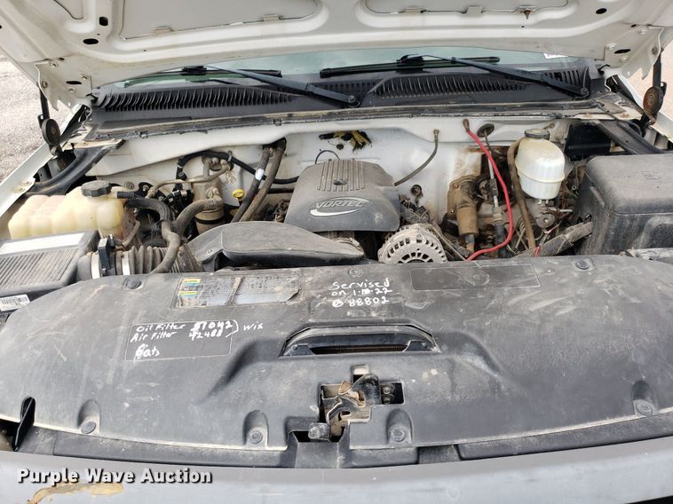 image for item DO2943 2006 GMC 2500HD  flatbed pickup truck