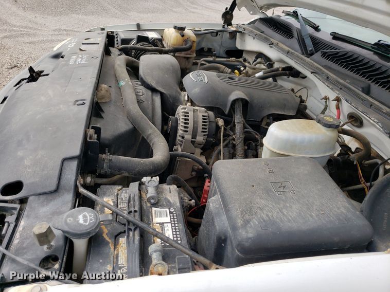 image for item DO2943 2006 GMC 2500HD  flatbed pickup truck