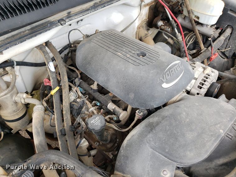 image for item DO2943 2006 GMC 2500HD  flatbed pickup truck