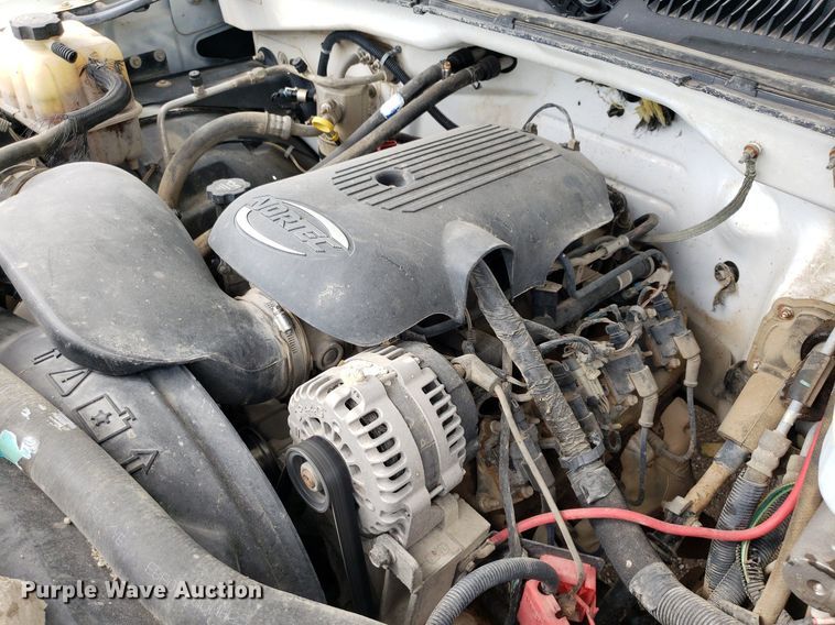 image for item DO2943 2006 GMC 2500HD  flatbed pickup truck