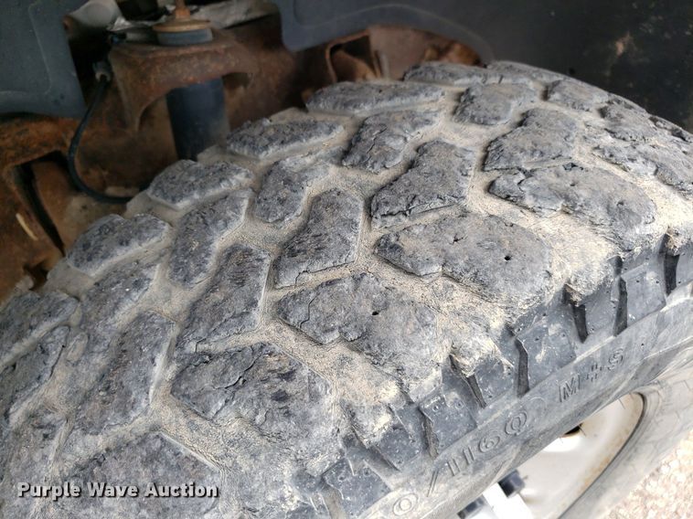 image for item DO2943 2006 GMC 2500HD  flatbed pickup truck