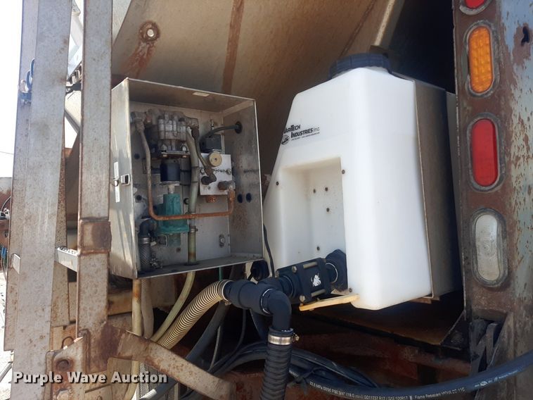 image for item DO3088 2010 Kenworth T400  dump truck