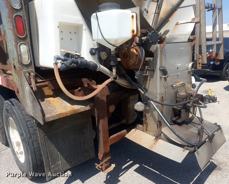 image for item DO3088 2010 Kenworth T400  dump truck