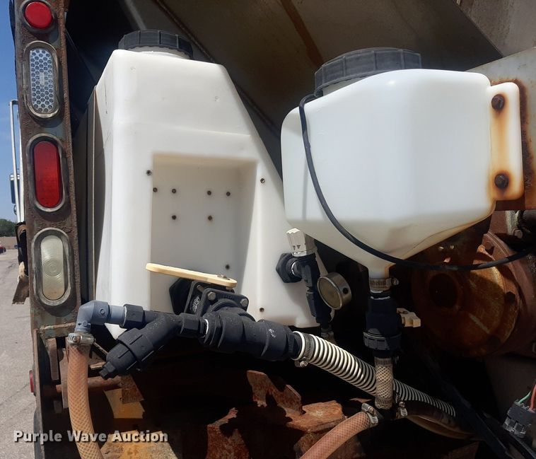 image for item DO3088 2010 Kenworth T400  dump truck