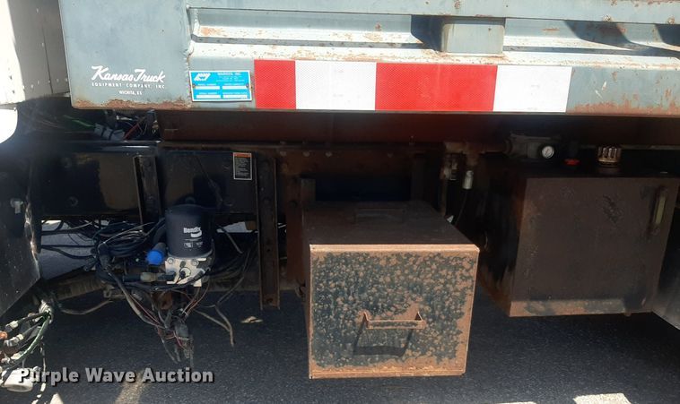 image for item DO3088 2010 Kenworth T400  dump truck