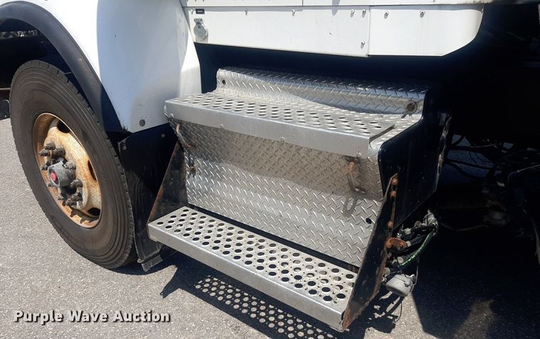 image for item DO3088 2010 Kenworth T400  dump truck