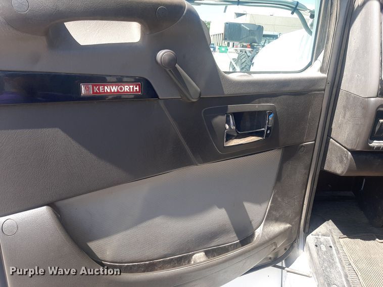 image for item DO3088 2010 Kenworth T400  dump truck