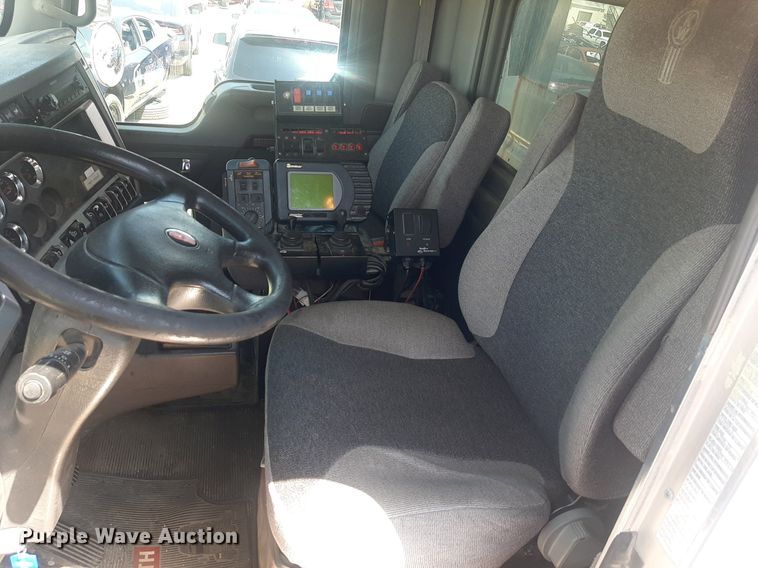 image for item DO3088 2010 Kenworth T400  dump truck