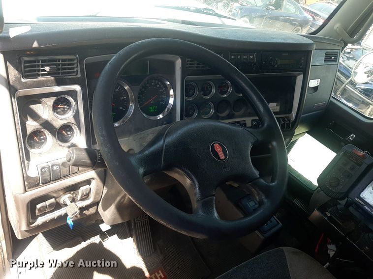 image for item DO3088 2010 Kenworth T400  dump truck