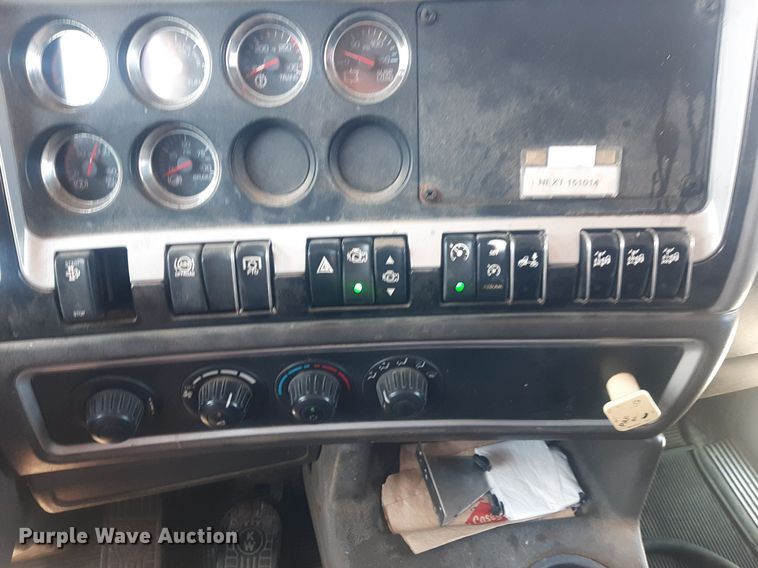 image for item DO3088 2010 Kenworth T400  dump truck