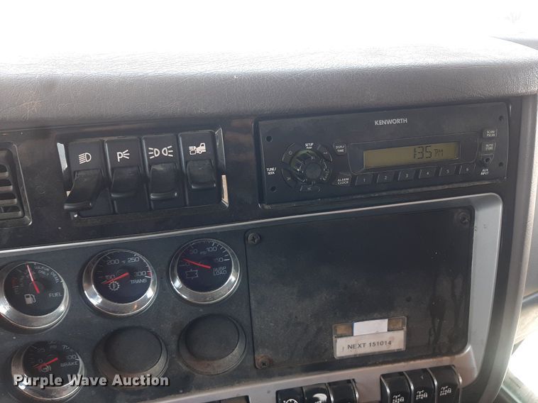 image for item DO3088 2010 Kenworth T400  dump truck