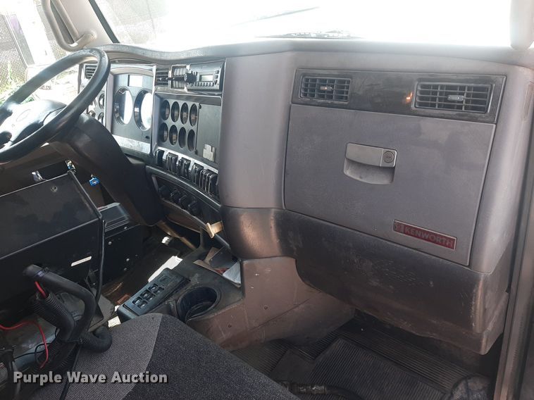 image for item DO3088 2010 Kenworth T400  dump truck