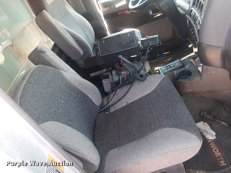 image for item DO3088 2010 Kenworth T400  dump truck