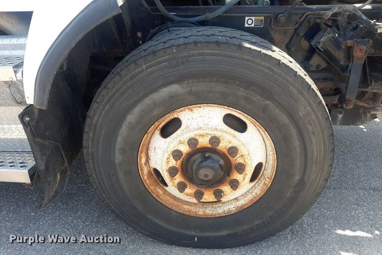 image for item DO3088 2010 Kenworth T400  dump truck