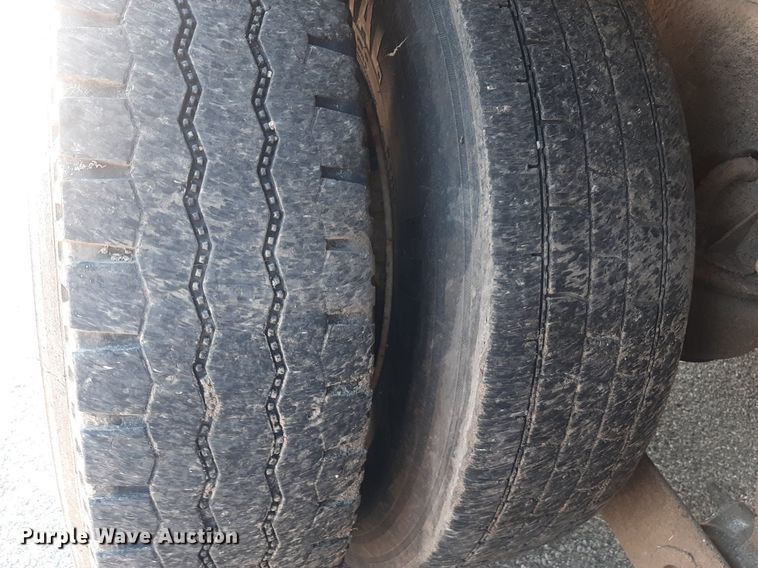 image for item DO3088 2010 Kenworth T400  dump truck