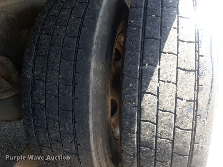 image for item DO3088 2010 Kenworth T400  dump truck