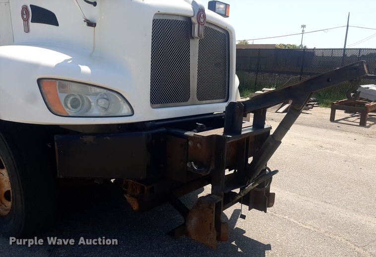 image for item DO3089 2010 Kenworth T400  dump truck