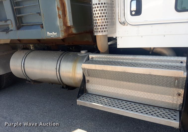 image for item DO3089 2010 Kenworth T400  dump truck