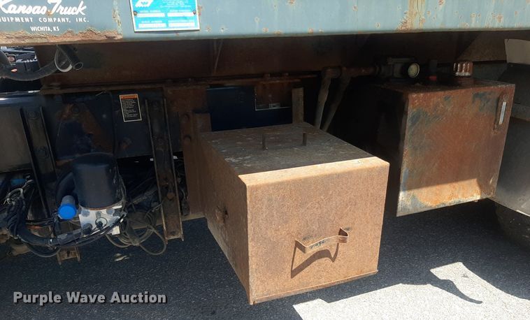 image for item DO3089 2010 Kenworth T400  dump truck