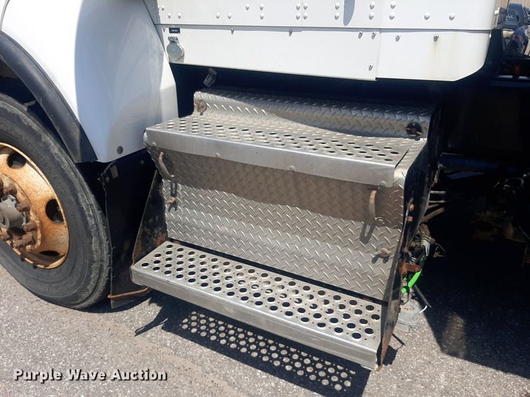 image for item DO3089 2010 Kenworth T400  dump truck