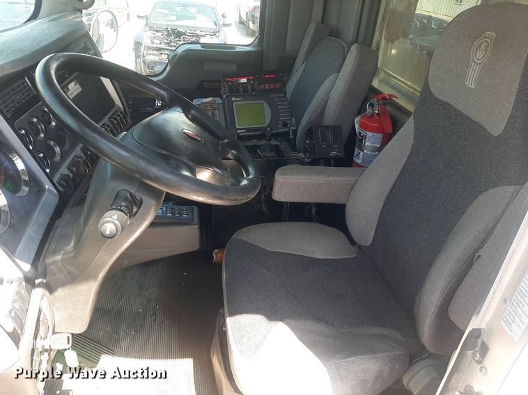 image for item DO3089 2010 Kenworth T400  dump truck