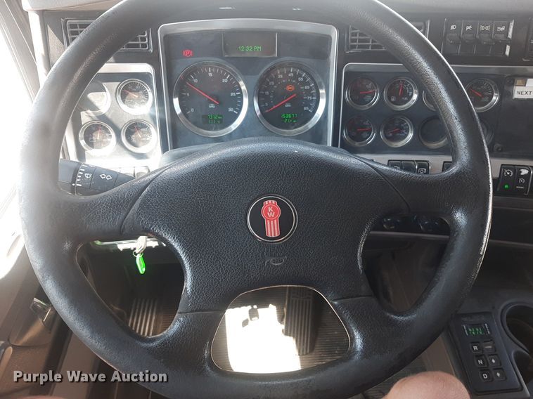 image for item DO3089 2010 Kenworth T400  dump truck