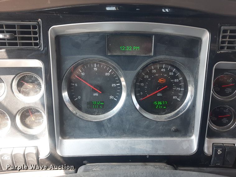 image for item DO3089 2010 Kenworth T400  dump truck