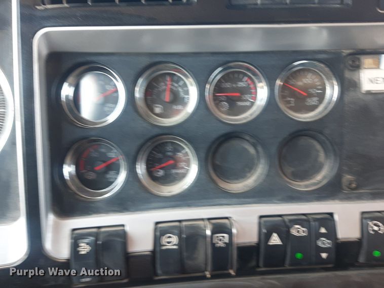 image for item DO3089 2010 Kenworth T400  dump truck