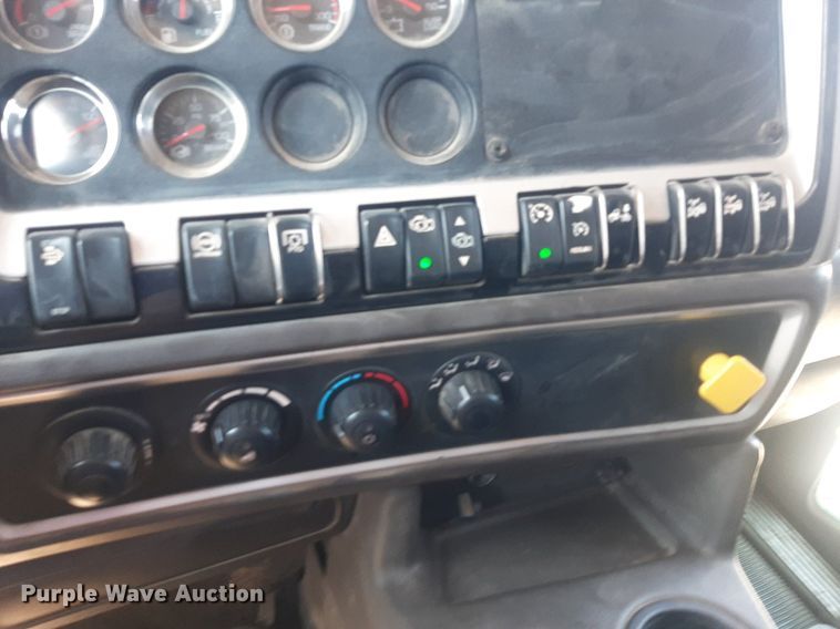 image for item DO3089 2010 Kenworth T400  dump truck