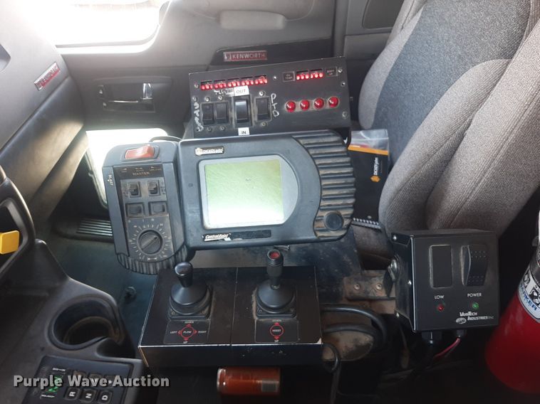 image for item DO3089 2010 Kenworth T400  dump truck