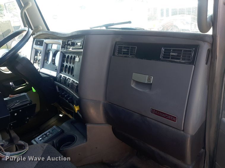 image for item DO3089 2010 Kenworth T400  dump truck