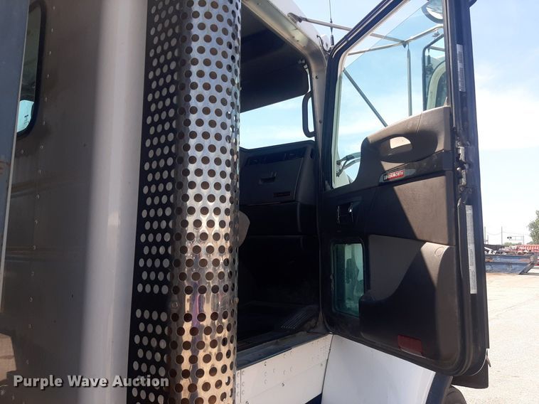 image for item DO3089 2010 Kenworth T400  dump truck